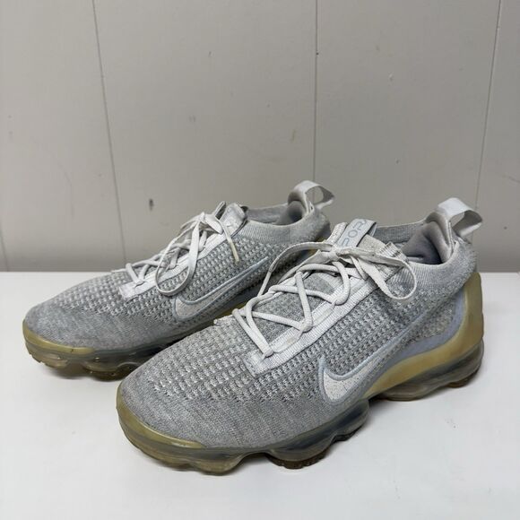 Nike Air Vapormax 2021 Flyknit White Pure Platinum DC4112-100 Women 8.5 GUC - Picture 1 of 10